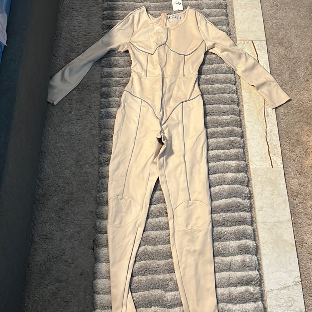 Brand new never worn size medium.